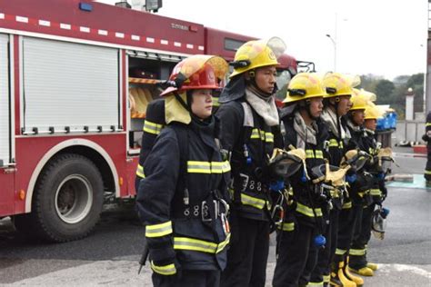了不得！这个姑娘是全上海唯一的女消防员，就在这儿_腾讯新闻