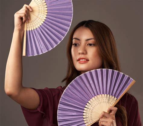 El lenguaje del abanico: gestos que enamoran