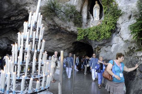 St. Bernadette of Lourdes | Biography, Miracles, Patron Saint Of, Facts ...