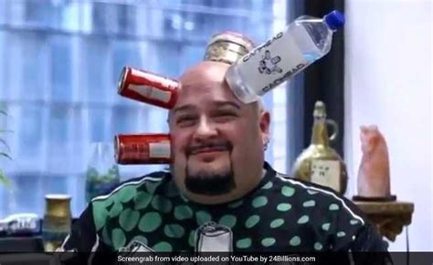 चलता-फिरता चुंबक है ये आदमी, सिर से पिलाता है पानी, लेकिन कमाता है ...