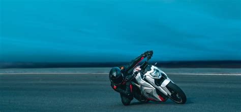 Ultraviolette F77 Ride Control: How It Handles Curves & Sudden Brakes ...