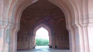 Fantastic Feathers: Taramati Bardari - A historic monument in Hyderabad