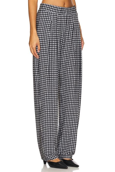 Norma Kamali Low Rise Pleated Trouser in Large Houndstooth | REVOLVE