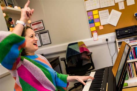 Head Voice, Chest Voice and Vocal Registers - The Singing Hive