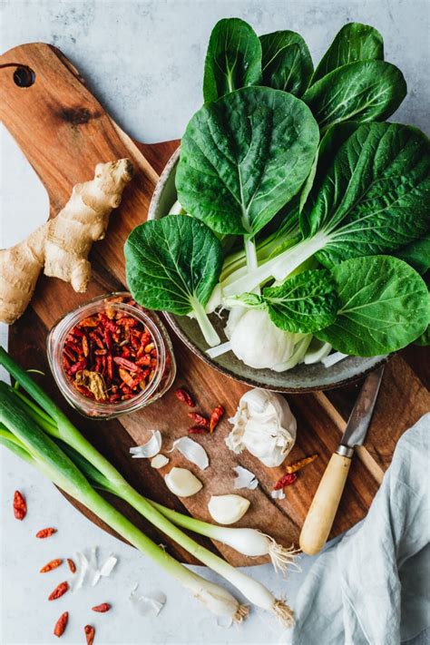 Gedämpfter Pak Choi mit Knoblauch-Ingwer-Sauce · Eat this! Food Blog