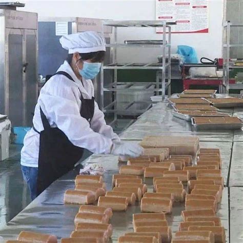 普觉镇米豆腐加工厂：集体经济再升级 拓宽市场稳就业_刘应华