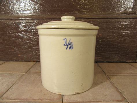Vintage 1/2 Gallon Crock with Lid - Solid and Beautiful