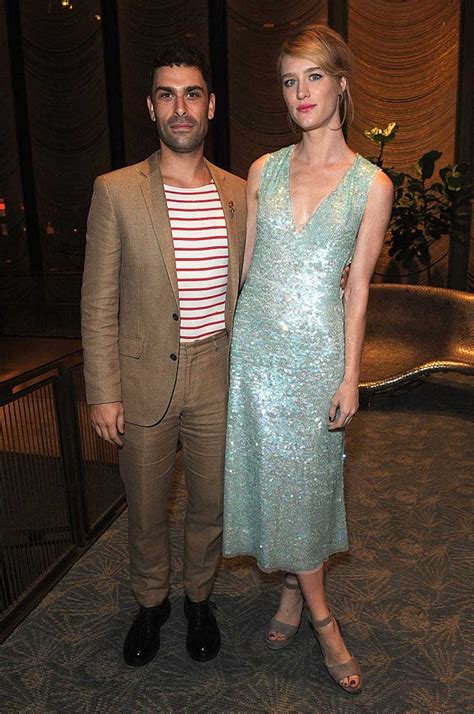 Who is Mackenzie Davis’ partner in 2021? All you need to know - Briefly ...