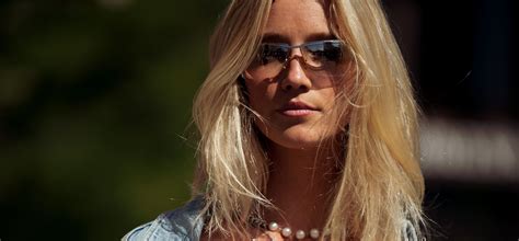 The U-Shape Haircut Is the Trick to Making Hair Look Thicker in an ...