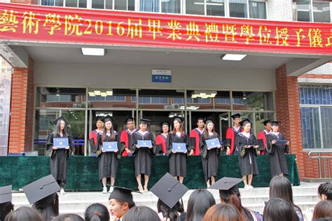 我校举行2017届学生毕业典礼暨学位授予仪式-新乡学院