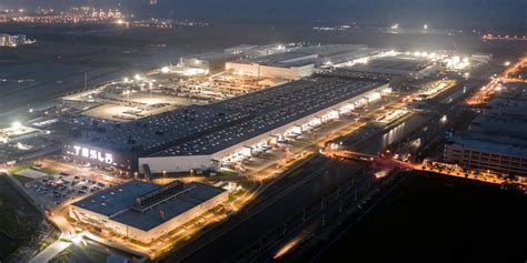 特斯拉将把近日复工的上海工厂员工安置在闲置工厂内 - 哔哩哔哩
