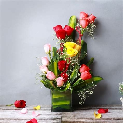 Order Mix Roses In Vase online | Get same day delivery PAN India in 3 hours
