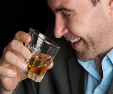 Men Told to Drink Far Less Alcohol in New UK Guidelines | Newsmax.com
