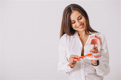 Dental Hygienist vs. Dentist: 6 Differences You Need to Know