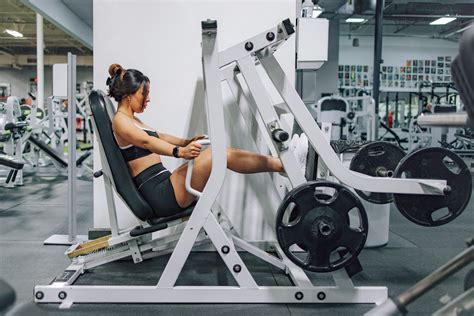 7 Exercises to Try When You Need a Hack Squat Alternative — Edge of ...