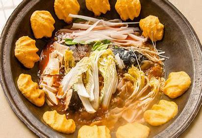 铁锅酸菜炖猪肉，好吃下饭又下酒，做法简单又生猛,美食,菜谱,好看视频