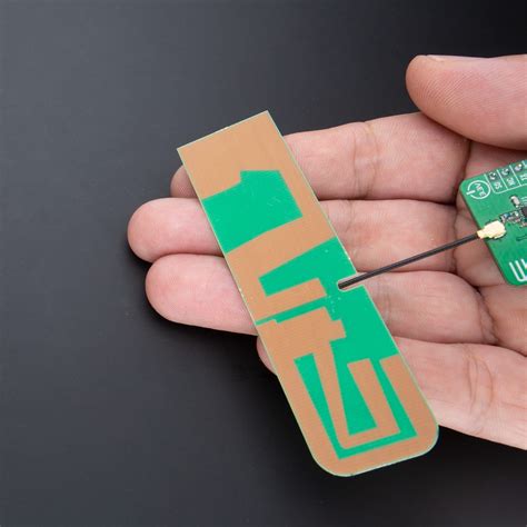 Internal Quad Band Active PWB Antenna