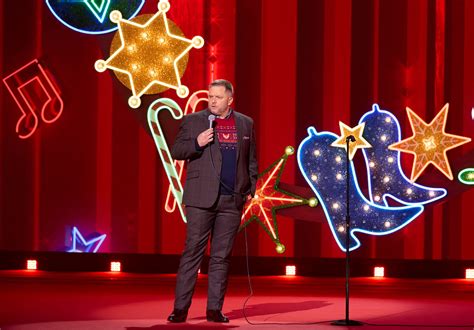 Nate Bargatze Christmas Special: Carrie Underwood's "Stretchy Pants"