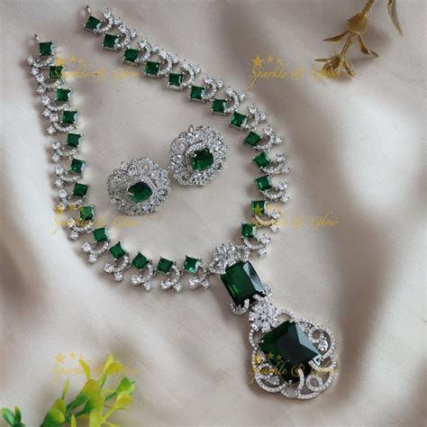 Emerald AD Square Stone Short Necklace - Green – Sparkle and Glow