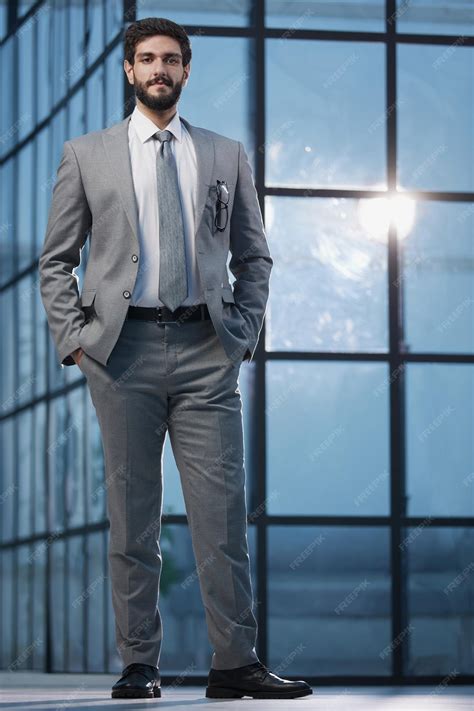 Businessman in Office Portrait 的图像结果