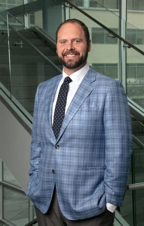 Business Person Potrait 的图像结果