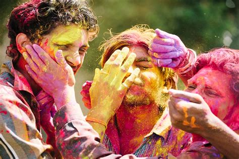 Happy Holi : ஹோலி பண்டிகை கொண்டாடுவதன் வரலாறு மற்றும் அதன் ...