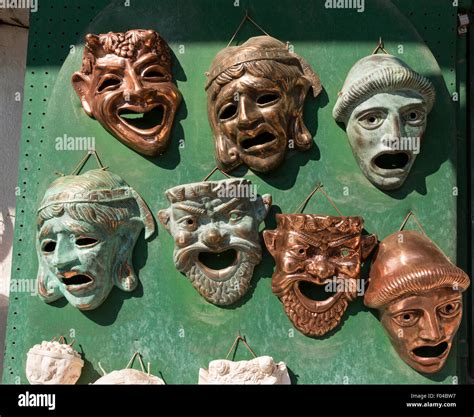 Comedy and tragedy masks hi-res stock photography and images - Alamy