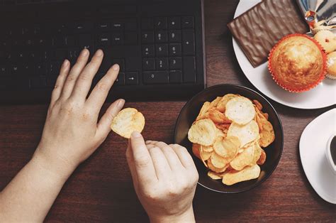 Bad Eating Habits to Break Immediately - AskMeAll