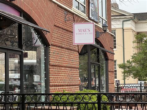 Watch the Hustle Bustle of Old Town Alexandria| Mae’s Market & Café