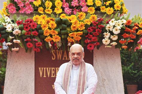 Amit Shah at Vivekananda's house in Shimla Street to pay tribute