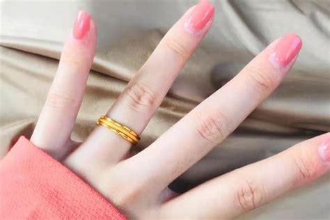 手上带戒指的含义 十个手指戴戒指的意义 - 中国婚博会官网