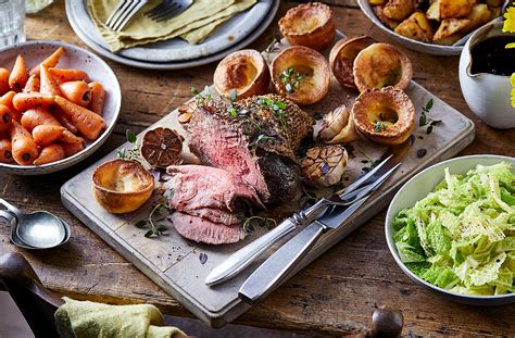 Roast Beef With All The Trimmings | Beef Recipes | Tesco Real Food