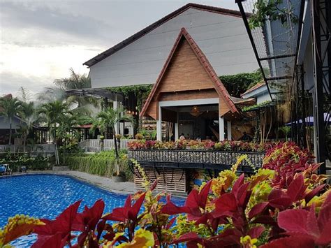 BUKIT DAUN HOTEL & RESORT (Kediri) - Hotel Reviews, Photos, Rate ...