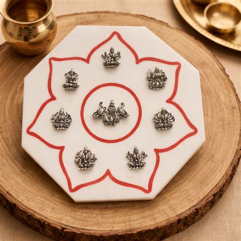 Silver Ashtalakshmi Keepsake – Unniyarcha