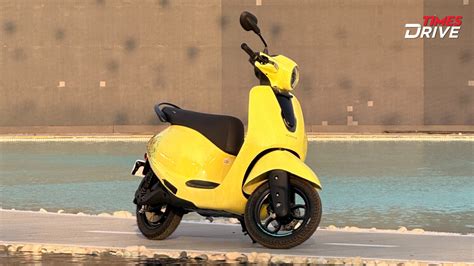 Bajaj Chetak C2501 Electric Scooter Price Cut by Rs 4,299 in India ...
