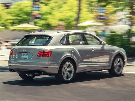 Bentley Bentayga Hybrid (2019) - picture 37 of 77