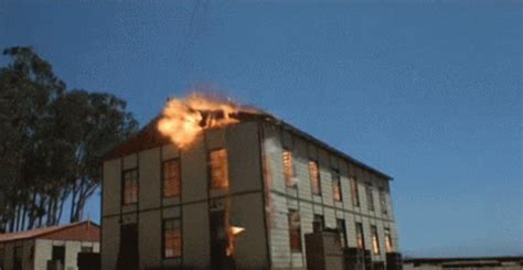 Building Exploding GIF 的图像结果