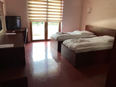 HOTEL & RESTAURANT - HOLLYWOOD (Prizren) - Specialty Inn Reviews ...