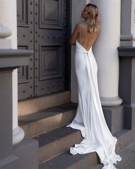 The best cowl back wedding dresses for an ariana grande inspired bridal look – Artofit