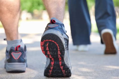 Calf Pain When Walking: What Does It Mean? | Runnerclick