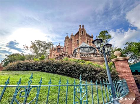 ALL the Changes Made to Disney World's Haunted Mansion After Temporary ...