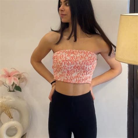 10 Must-Have Blue Jeans and Crop Top Combinations for Women – The Sass ...