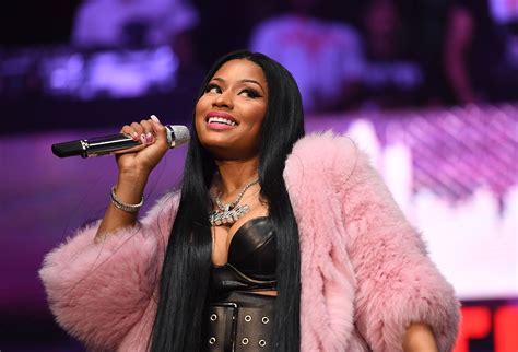 Nicki Minaj Gives Ultimate Tutorial On 'High School' Pose Trend