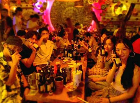 北京酒吧怎么样？这里酒吧一条街，北京夜生活的天堂，遇到美女推销其他项目，为了赚钱也是蛮拼的