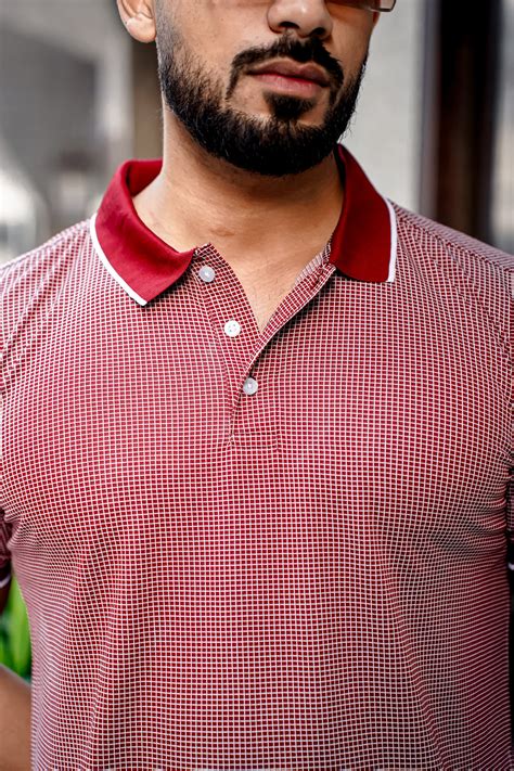 Maroon Self Design Polo Neck T-Shirt – Gritstones