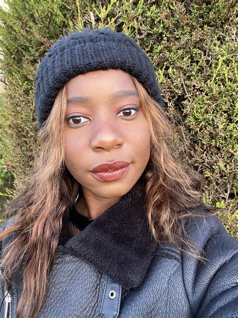 22F actually felt cute for the first time in a while today! Must be Christmas looming round the ...