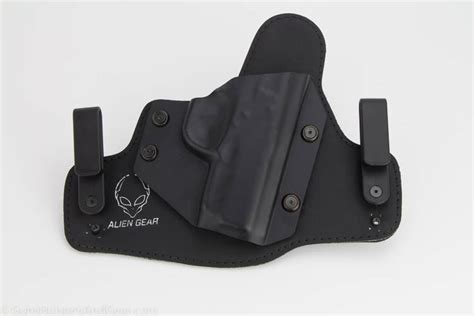 Alien Gear Cloak Shoulder Holster Review 的图像结果