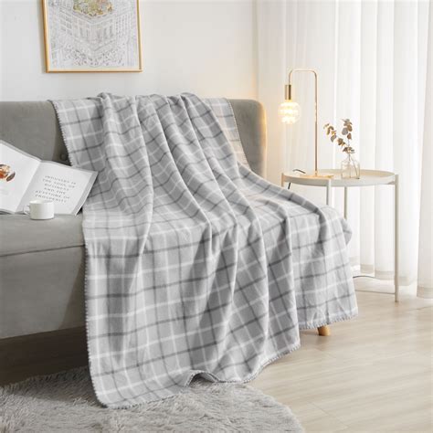 Mainstays Fleece Plush Throw Blanket, 50" x 60" inches, Grey Plaid ...