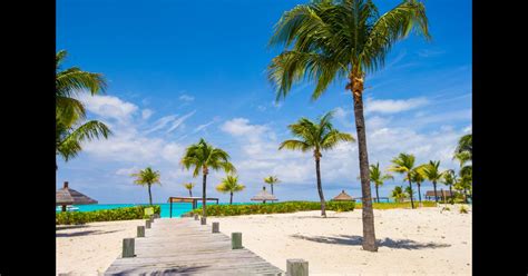 Providenciales (PLS) - Flight Status, Maps & more - KAYAK