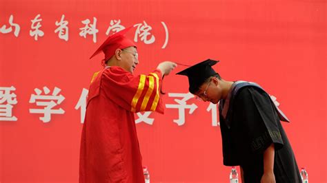 菏泽学院2709名毕业生喜获得学士学位_菏泽新闻_菏泽大众网